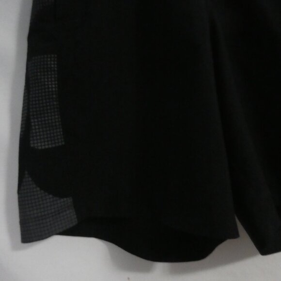 UNDER ARMOUR | medium | Loose Fit | Heat Gear | Black Exercise Shorts - Picture 7 of 16